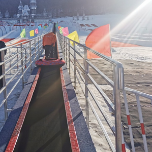 Tappeto Magico Personalizzato per Sci: Nastro Trasportatore Sicuro per Trasporto Montato su Rotaia in Pendenza per Stazioni Sciistiche e Parchi sulla Neve - Sollevatore da Sci a Tappeto Magico - Product Image 3