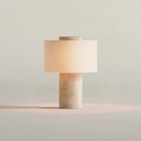 Lampe de chevet carrée postmoderne simple de luxe en travertin, à piles, avec abat-jour en tissu
