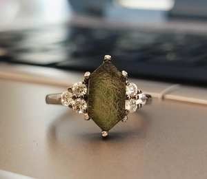 Bague moldavite hexagonale pierre précieuse tchèque brute en argent sterling cristal de guérison fait à la main bague de déclaration Boho pour elle - Product Image 3