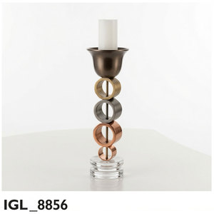 Candelabro Metálico Geométrico Moderno con Diseño de Anillos en Cobre, Plata y Oro - Product Image 1