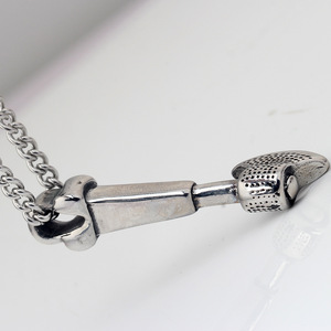 Collar con colgante de hacha de acero de titanio para hombres y mujeres, regalo, joyería de moda para uso diario - Product Image 2