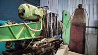 Machine à percer et à fraiser de type table robuste, adaptée aux ateliers d'outillage, aux centrales électriques et aux unités de fabrication de machines lourdes