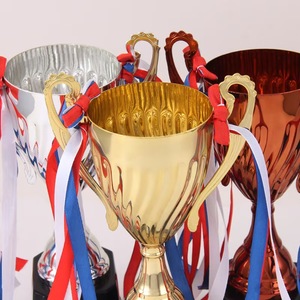 Trofeo de Fútbol de Aleación de Hierro de Lujo, Personalizado al por Mayor, Grabado y Bañado en Oro Trofeo de Victoria en Competición Deportiva - Product Image 3