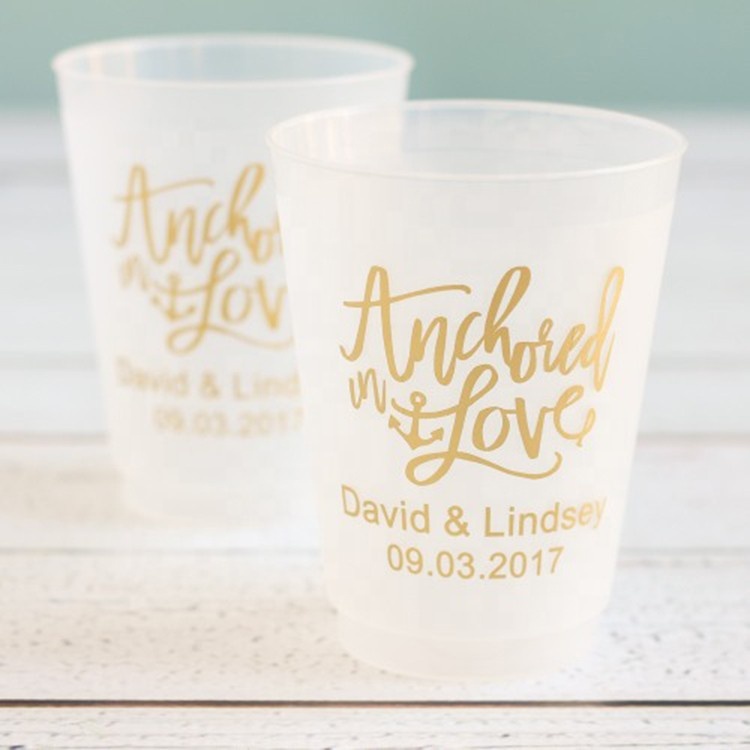 Сделанные на заказ многоразовые белые 12 унций. Пластиковые Матовые чашки с золотым логотипом