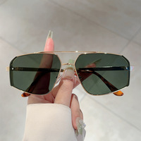 Nouvelles Lunettes de Soleil Tendance 2026 Style Européen et Américain, Monture Irrégulière, Double Pont, Branches Métalliques Simples et Modernes, Verres Polygonaux, Protection UV400