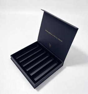 Boîte cadeau noire personnalisée à fermeture magnétique, boîte rigide haut <span class=keywords><strong>de</strong></span> gamme avec logo estampé à chaud or et insert en mousse pour coffret découverte <span class=keywords><strong>de</strong></span> <span class=keywords><strong>parfums</strong></span> - Product Image 3