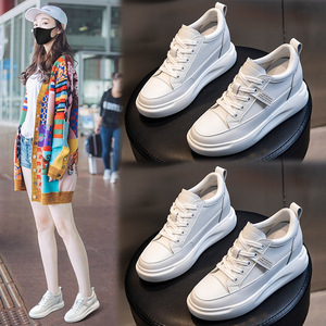 Chaussures décontractées pour <span class=keywords><strong>femme</strong></span> en cuir véritable, à fermeture avant par lanière, blanches, doublées polaire, semelle épaisse rehaussée de 7 cm, collection Printemps 2026 - Product Image 2