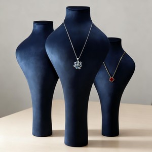 Exhibidores de Lujo para Collares, Soporte para Joyas, Material de Microfibra de Terciopelo, Diseño Moderno - Product Image 4