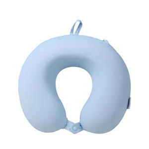 Almohada de Viaje en Forma de U de Seda Fría Refrescante con Soporte para el Cuello de Espuma Viscoelástica, Plegable y Portátil para Avión, Azul Cielo - Product Image 1