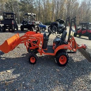 Compre el tractor compacto Kubota BX1880 4WD con cargador diseñado para propietarios de viviendas, paisajistas y pequeños operadores agrícolas - Product Image 6