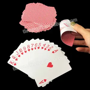 Impression personnalisée 100% nouvelles cartes à jouer étanches en plastique pvc avec boîtier en plastique transparent