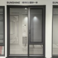 Fenêtre à battant moderne en alliage d'aluminium à double vitrage horizontal, certifiée Energy Star, étanche à l'eau et résistante aux vents, idéale pour appartement