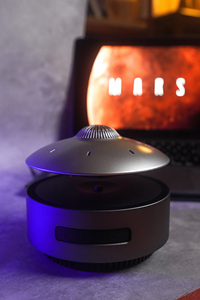 Altavoz Portátil de Plástico con Forma de OVNI, con Elevación Automática, para Fiestas, Hogar y Teléfonos Móviles - Product Image 3