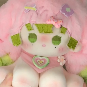 La adorable poupée en coton de 15 cm - <span class=keywords><strong>Figurine</strong></span> <span class=keywords><strong>Mitsuri</strong></span> Kanroji peut être utilisée comme décoration ou offerte en cadeau à des amis. - Product Image 4