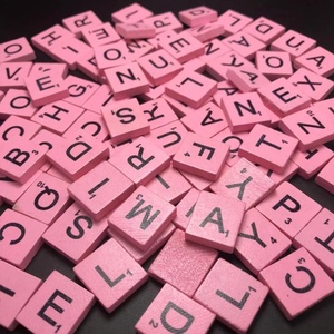 100 cái/bộ Bảng chữ cái màu hồng khối gỗ crabble thư gạch Câu Đố chữ gỗ từ A đến Z - Product Image 3