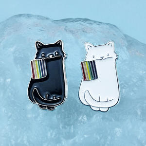 Lindo Broche de Aleación con <span class=keywords><strong>Gato</strong></span> Blanco y Negro y Colgante de Bandera Arcoíris, Accesorio Personalizado, Insignia Decorativa de Dibujos Animados - Product Image 2