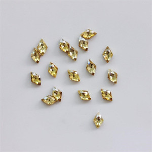 Nouvelle Arrivée Bijoux de Dents Scintillants Colorés en Forme de Losange Pierres Précieuses Cristallines pour Décoration Dentaire - Product Image 3