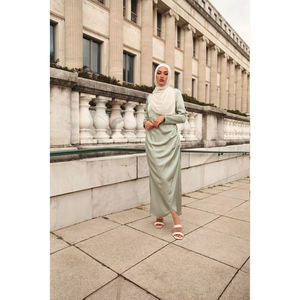 100% das mulheres Poliéster Cetim Vestido Maxi Modest Tripulação Pescoço do Fabricante Muçulmano Adrianna Mint Ruched Império Simples para Eid - Product Image 3