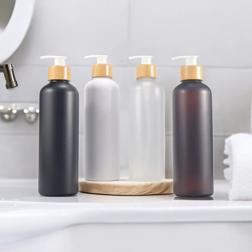 Frasco de shampoo para loção corporal personalizada 500ml, embalagem plástica âmbar preto fosco branco com tampa de bomba de bambu