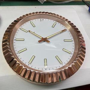 Lorex 34cm horloge murale <span class=keywords><strong>en</strong></span> métal à face unique 14 pouces cadre de dent de chien chiffres romains Style moderne balayage deuxième mouvement pour salon - Product Image 4