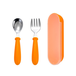 Juego de tenedor y cuchara portátiles de acero inoxidable 304 para bebés con estuche de 0 a 12 meses - Product Image 5