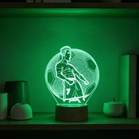 Lampe de table de football acrylique en forme de joueur de football pour la décoration de chevet de la chambre à coucher.