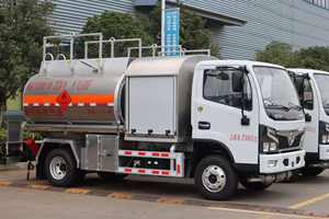 Xiaofurui Ka Mini 4x2 Camion-citerne à carburant aérien léger – Véhicule de ravitaillement d'avions avec stockage d'hydrocarbures, 5T MVM, capacité de charge 1-10T - Product Image 4