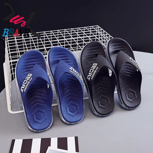 Vente en gros de tongs classiques pour hommes, nouveau design, imprimé floral, respirantes, confortables, souples, en PVC, à prix abordable - Product Image 4
