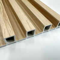 Panneaux muraux rainurés en PVC WPC en gros, panneaux muraux décoratifs à lattes pour la décoration intérieure de la maison et des hôtels