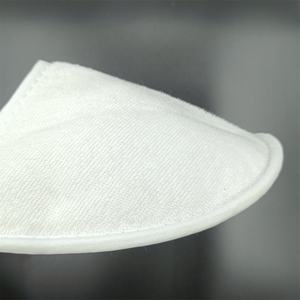 Les pantoufles blanches à bout fermé <span class=keywords><strong>de</strong></span> l'hôtel présentent un design à bout fermé pour protéger les orteils des clients - Product Image 6