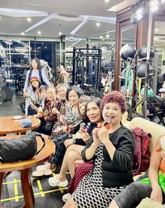 ไอศกรีมแท่งช็อกโกแลตกรุบกรอบ OEM เจลาโต้รสนมเข้มข้น ขนมหวานแช่แข็งเคลือบช็อกโกแลต รับผลิตแบรนด์ส่วนตัว ขายส่ง - Product Image 6