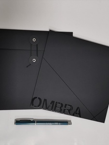 豪華なカスタムウッドテクスチャファンシークラフト紙パッケージA4封筒ボタンとストリングクロージャー付き - Product Image 5