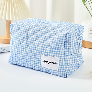 Sac de maquillage de <span class=keywords><strong>voyage</strong></span> léger pour femmes en coton matelassé à carreaux bleus, petite trousse de maquillage florale mignonne, marque privée - Product Image 1