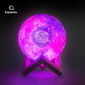 Equantu QB512 Altavoz 3D con Diseño de Luna y Corán, Control por Aplicación, Luz Nocturna LED de 7 Colores, Reloj Azan, Traducción en 17 Idiomas, Reproductor de Corán - Product Image 4
