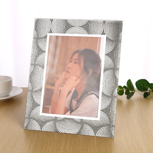 Cadre <span class=keywords><strong>photo</strong></span> universel en <span class=keywords><strong>verre</strong></span> cristal pour <span class=keywords><strong>impression</strong></span> numérique écologique, horizontal et vertical, à poser <span class=keywords><strong>sur</strong></span> table ou à accrocher au mur, tailles 5-10 pouces et A4 - Product Image 3