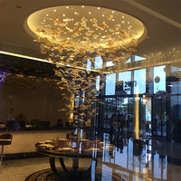 Lustres suspendus en verre de grande taille pour hall d'hôtel, luminaires LED modernes personnalisés en forme de feuille d'érable pour escaliers et salons de manucure