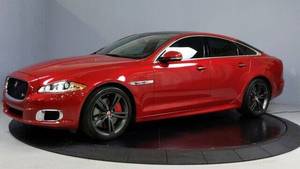 Véhicule d'occasion 2015-2022 XJR Berline 4 portes en cuir clair, propulsion arrière, automatique, régulateur de vitesse adaptatif, pneus R18, conduite à gauche, à vendre - Product Image 3