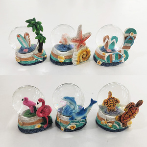 Artisanat en résine ODM de haute qualité, vie marine de l'île de la plage, aimant de réfrigérateur dauphin, mouette, crabe, globe à neige, sables dorés, souvenir de Bulgarie - Product Image 2