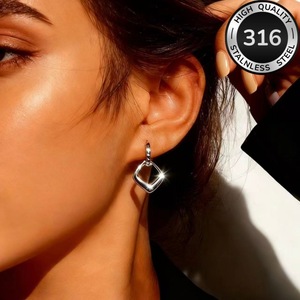 Boucles d'oreilles en acier inoxydable 316L, style européen et américain, géométriques, carrées, ajourées, légères et luxueuses, boucles d'oreilles françaises. - Product Image 2