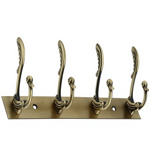 Perchero Metálico Clásico de Pared con 4 Ganchos, Resistente al Óxido, para Almacenamiento de Ropa en el Baño - Product Image 4