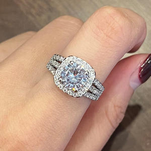 Anello di Fidanzamento F1457 in Oro Bianco con Diamante Taglio Brillante Rotondo Colore D Naturale e Pietre Laterali - Product Image 2