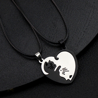 Collier Couple Étreinte de Chats Noir et Blanc Yin Yang en Acier Inoxydable, Pendentif Animal Tendance pour la Saint-Valentin
