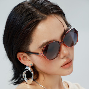 Gafas de Sol Polarizadas para Mujer Dl-D7522, Montura Grande, Lentes TAC UV400, Montura de Metal TR, Color Negro C1, Protección Solar para Exteriores - Product Image 1