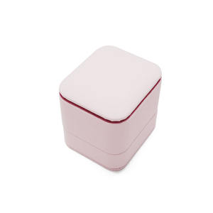 Vente en gros Boîte à bijoux avec logo personnalisé Boîte à bagues de luxe en cuir rose avec logo personnalisé Boîte d'emballage pour bijoux - Product Image 4