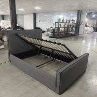 Lit moderne en tissu gris avec plateforme rembourrée confortable, rangement sous le lit, tête de lit haute, taille Queen/King