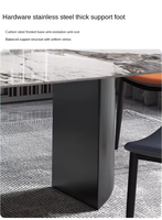 Table de salle à manger de luxe française unique avec plateau en verre, quatre places, en marbre blanc et métal doré, hauteur réglable pour l'entrée