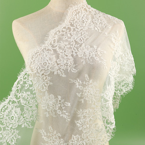 شريط دانتيل فرنسي كبير الحجم مطرز يدويًا بخيوط للزينة في حجاب العروس وفساتين الزفاف - Product Image 1