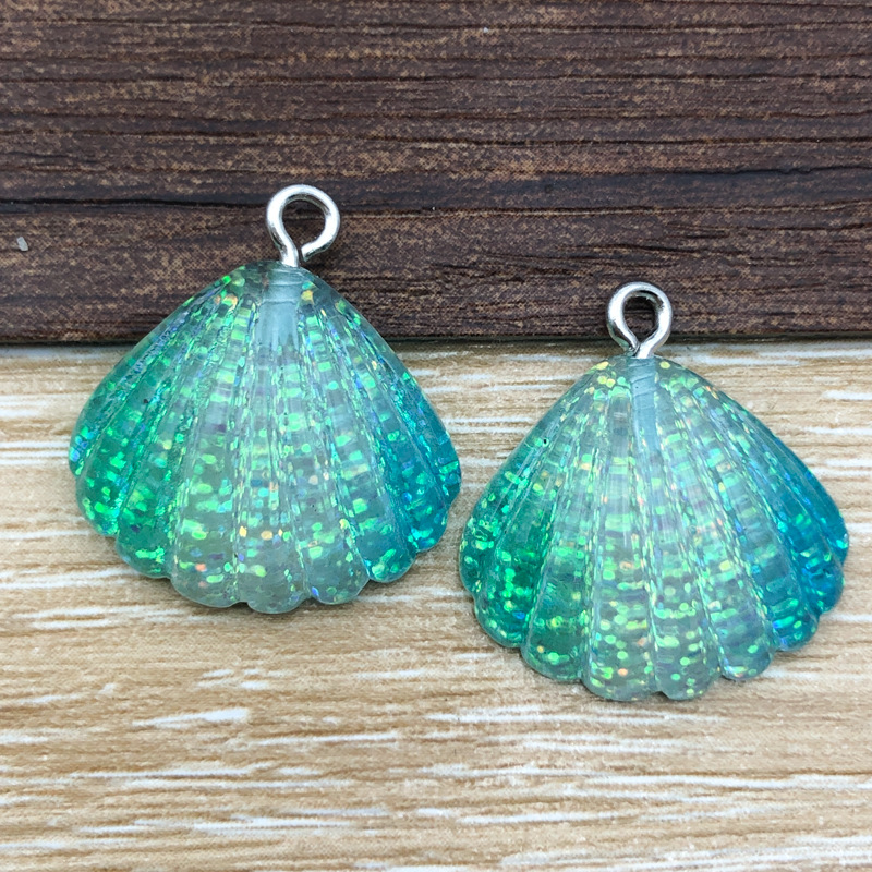 Une coquille de mer en résine dégradé bleu lac, 20*22mm, 1.2g, 17048