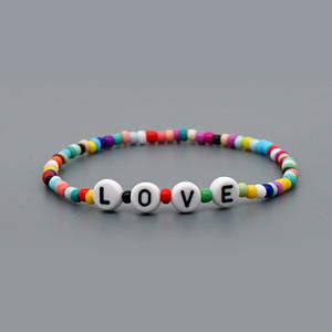 Bracelets promotionnels d'été bon marché pour femmes, bijoux tendance en acrylique personnalisés avec lettres, initiales en verre, perles de rocaille pour dames, vente en gros - Product Image 4