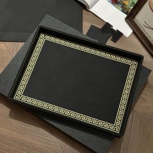 Bandeja de Madera Negra y Dorada Natural, Moderna y Minimalista, con Letras - Product Image 3